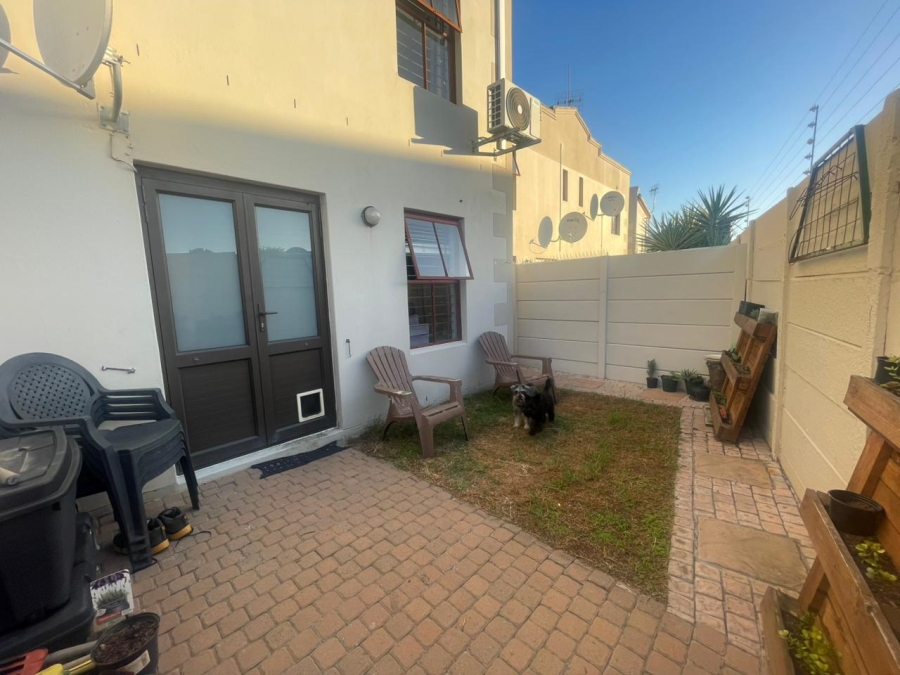 To Let 2 Bedroom Property for Rent in Parklands Western Cape